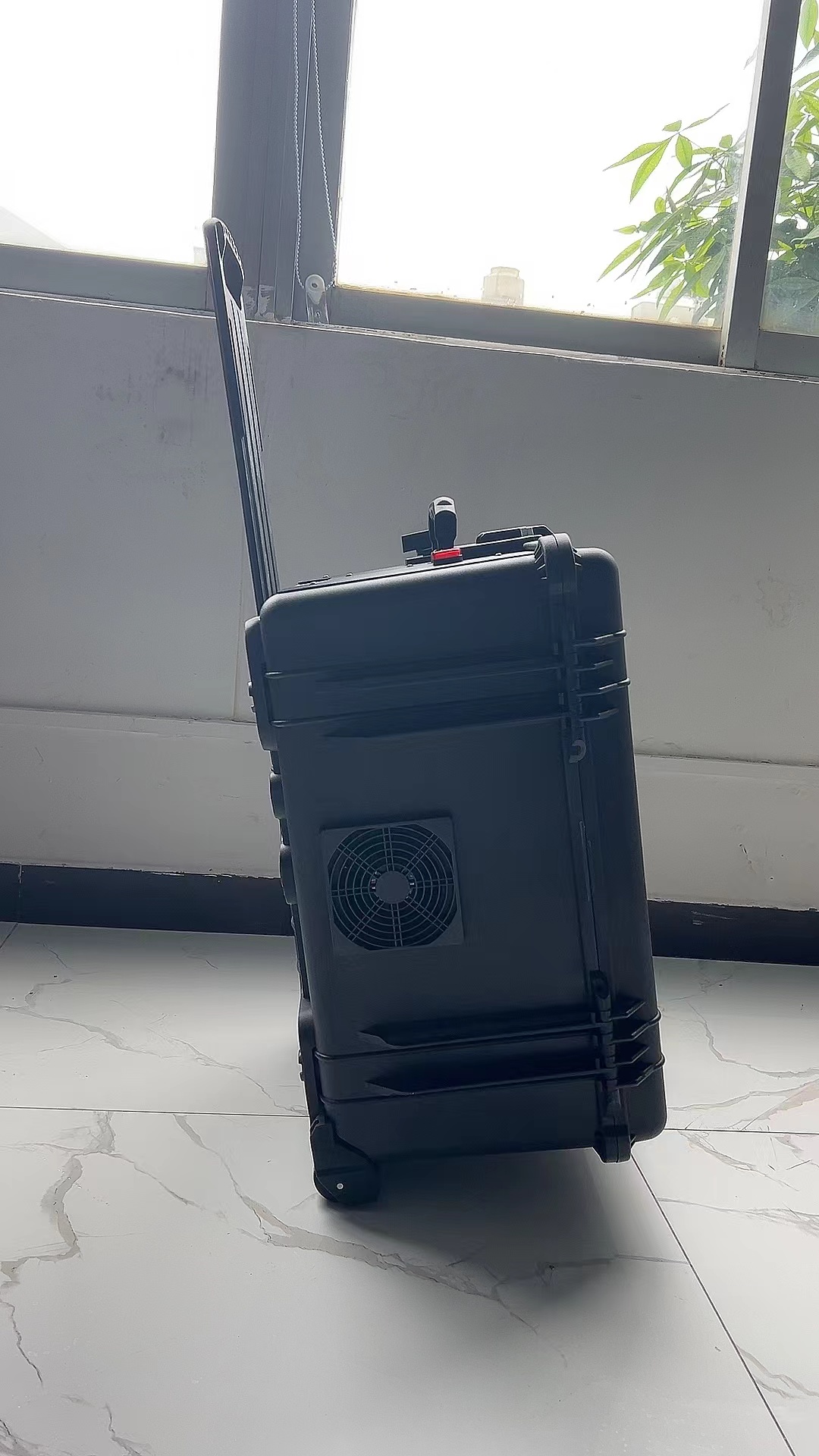 樟树手拉箱型移动通信干扰器